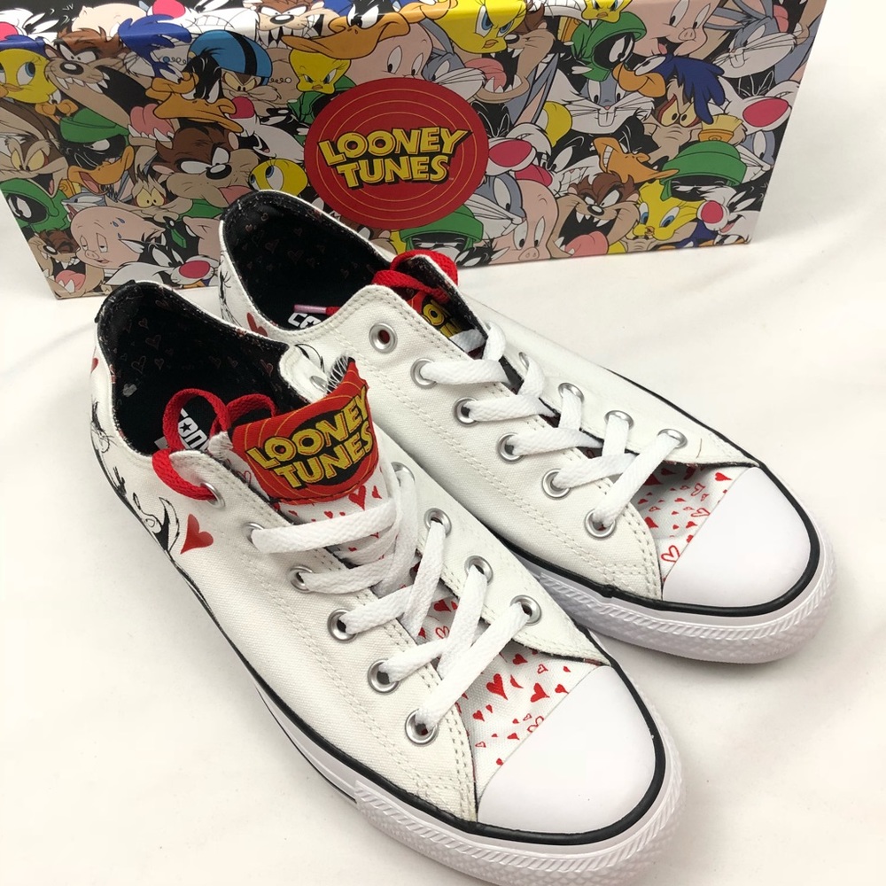 Converse Low Top Chuck Taylor Looney Tunes Shoes - Picture 2 of 6